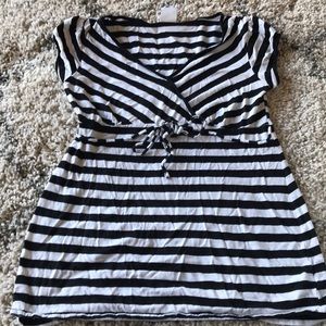 Black and white maternity shirt
